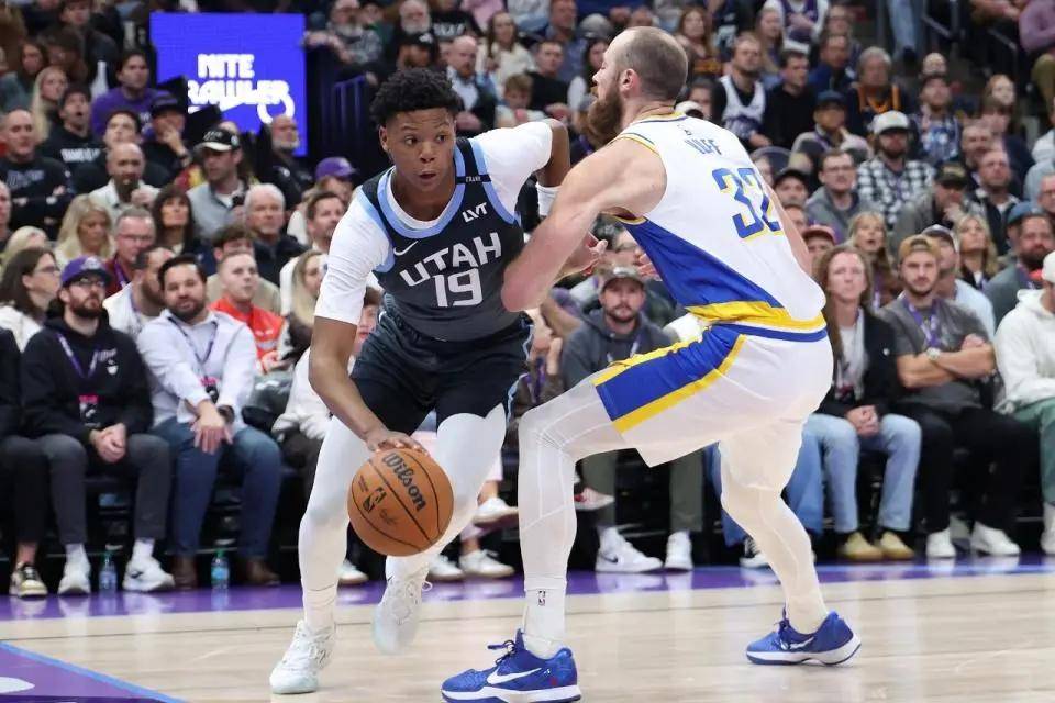窗口期犹他爵士外线爆发：NBA季后赛节点到来，目标明确，更衣室氛围转暖的简单介绍